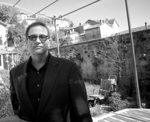 jl Head shot BW 300x244 About Jeff Leve and The Wine Cellar Insider