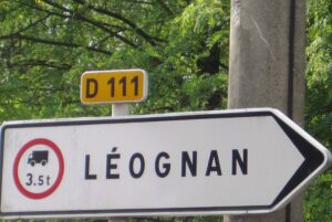 Graves Sign right Graves Sign right 300x201 Graves Pessac Leognan Bordeaux Wine Guide Chateaux Listings, Character