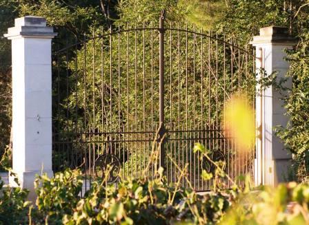 A History of Fences - The Ultimate Guide to Fencing
